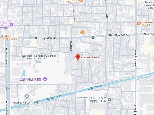 Map of Uzumasa showing Maneki Machiya between Shin-Nijo-dori and the Tenjin River